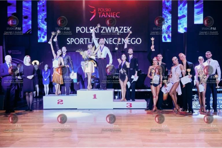Jakub Lipowski ze swoją partnerką podczas występu na turnieju tanecznym. Jakub Lipowski jest utytułowanym tancerzem, założycielem DanceZone i instruktorem tańców latynoamerykańskich.
