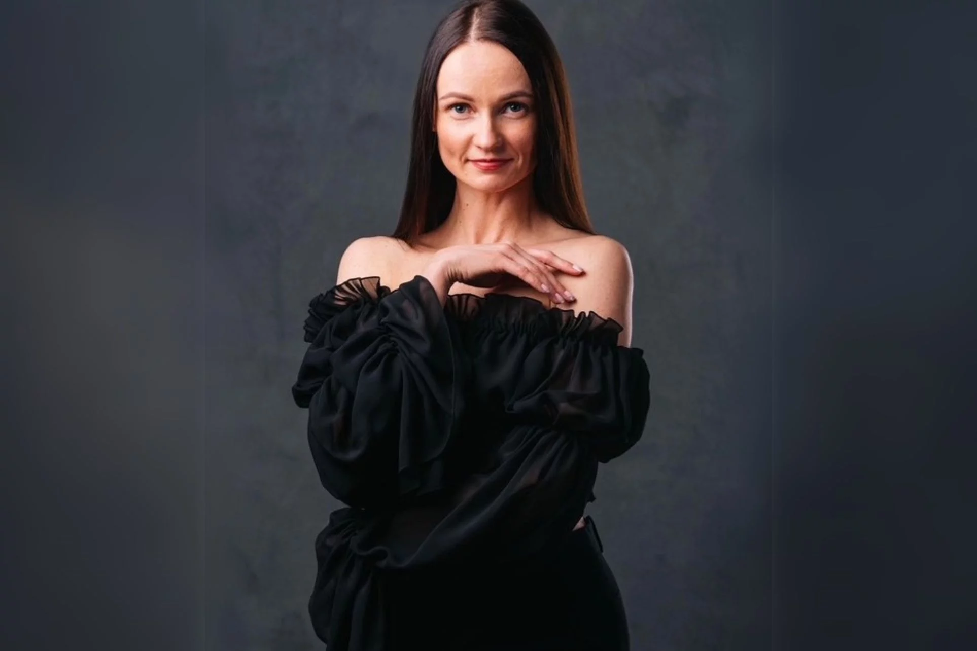 Zdjęcie Pauliny Glazik - trenerki w DanceZone, wielokrotnej mistrzyni świata. Paulina uczy tańca towarzyskiego standardowego.